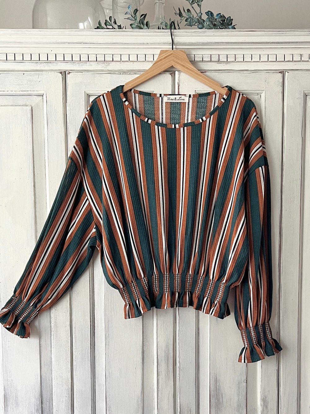 🟠NWT VINE & LOVE Long Sleeve Smocked-Waist Striped Top-Dark Green/Caramel/Ivory